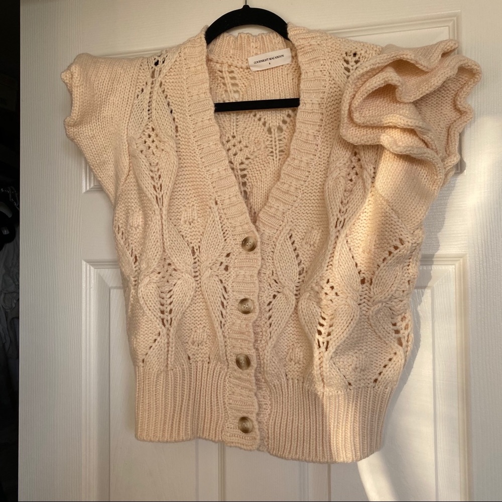 Wide shoulder sweater